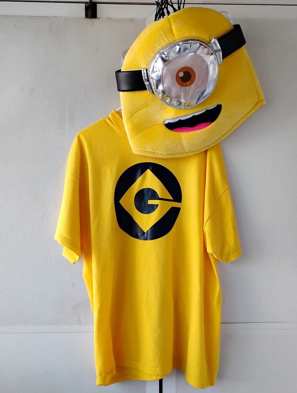 Minion-Inspired Yellow Adults Costume Tee with Character Headpiece